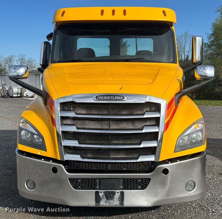 image for item EC3559 2020 Freightliner Cascadia 126 semi truck