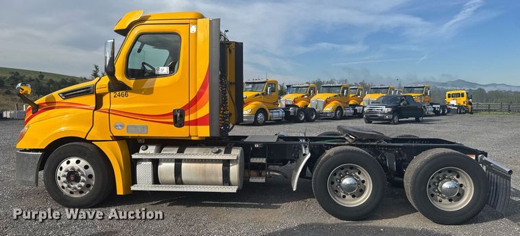 image for item EC3559 2020 Freightliner Cascadia 126 semi truck