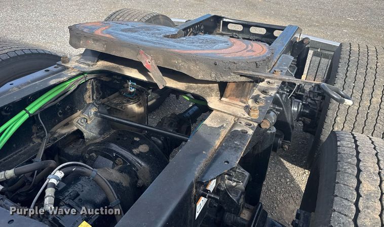 image for item EC3559 2020 Freightliner Cascadia 126 semi truck