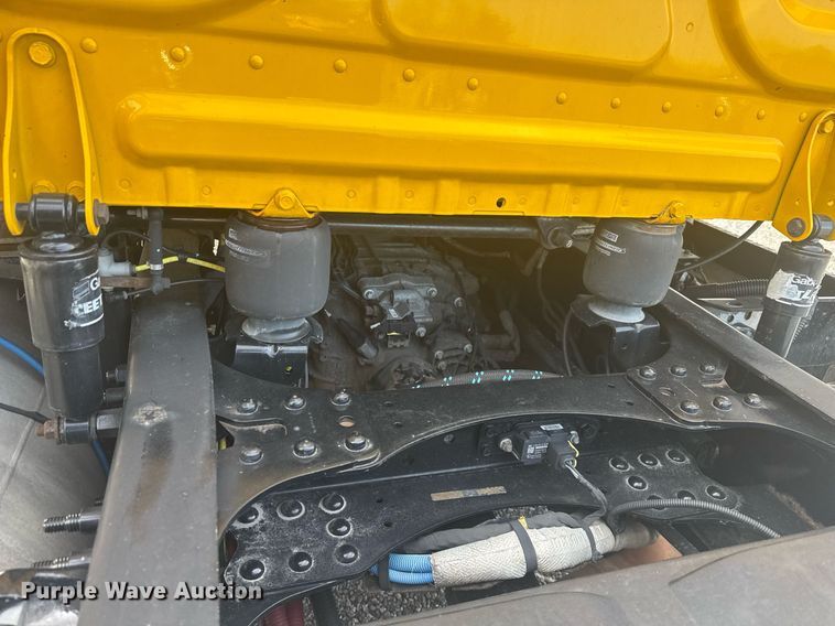 image for item EC3559 2020 Freightliner Cascadia 126 semi truck