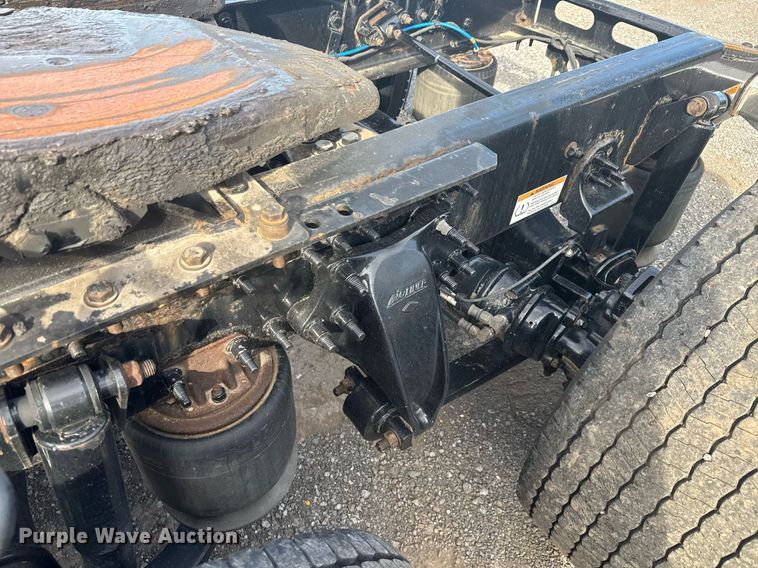 image for item EC3559 2020 Freightliner Cascadia 126 semi truck