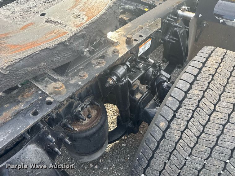 image for item EC3559 2020 Freightliner Cascadia 126 semi truck