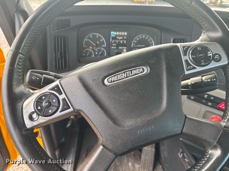 image for item EC3559 2020 Freightliner Cascadia 126 semi truck