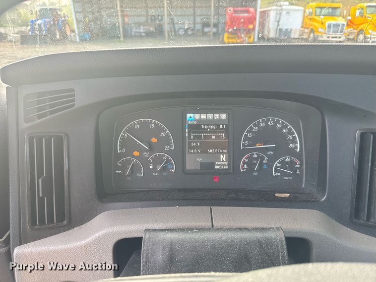 image for item EC3559 2020 Freightliner Cascadia 126 semi truck