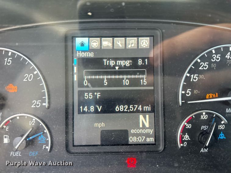 image for item EC3559 2020 Freightliner Cascadia 126 semi truck