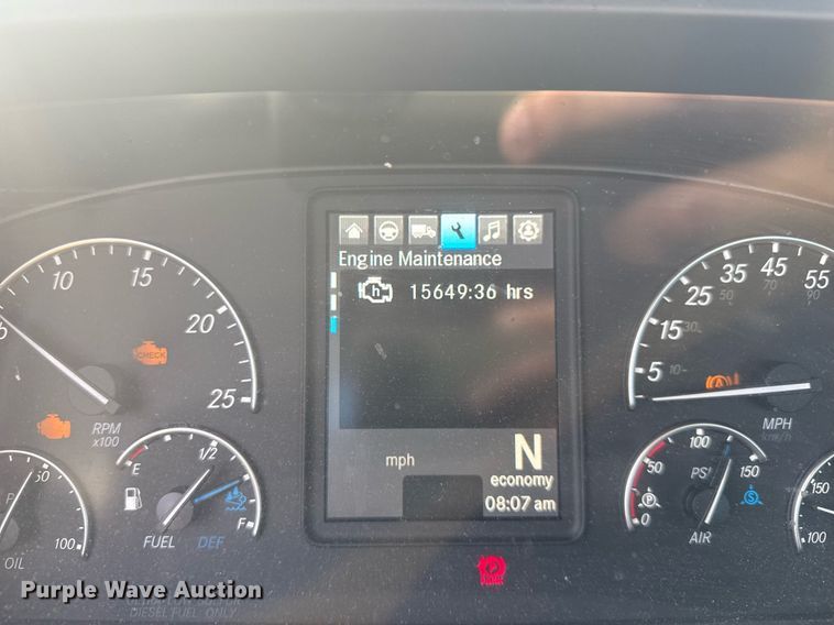 image for item EC3559 2020 Freightliner Cascadia 126 semi truck