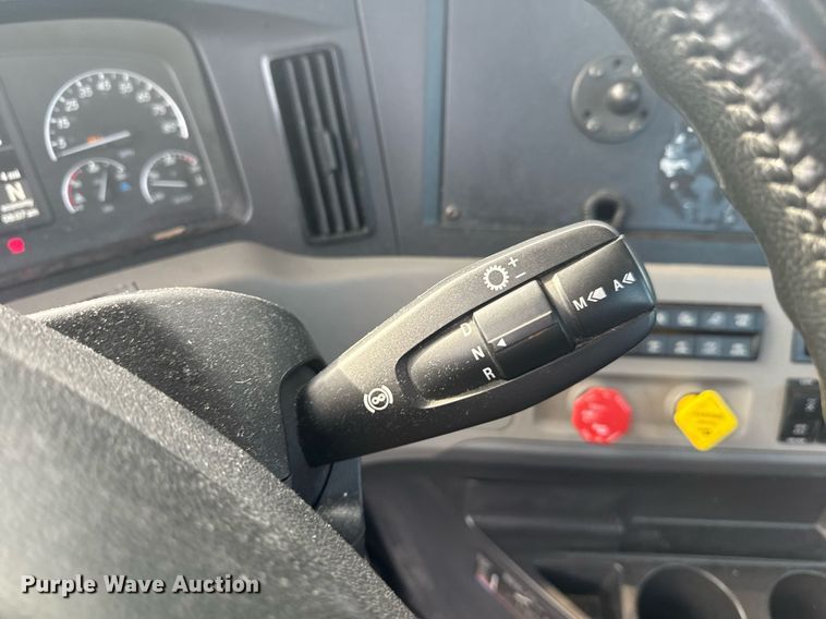 image for item EC3559 2020 Freightliner Cascadia 126 semi truck