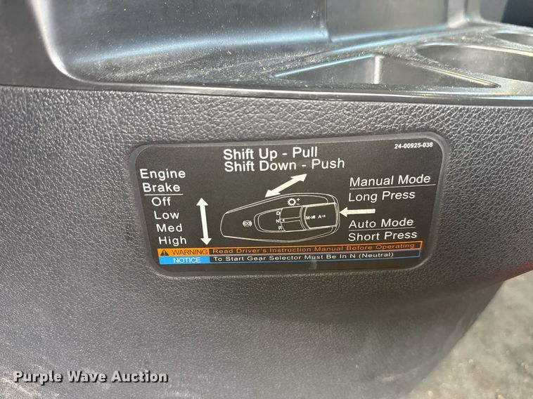 image for item EC3559 2020 Freightliner Cascadia 126 semi truck