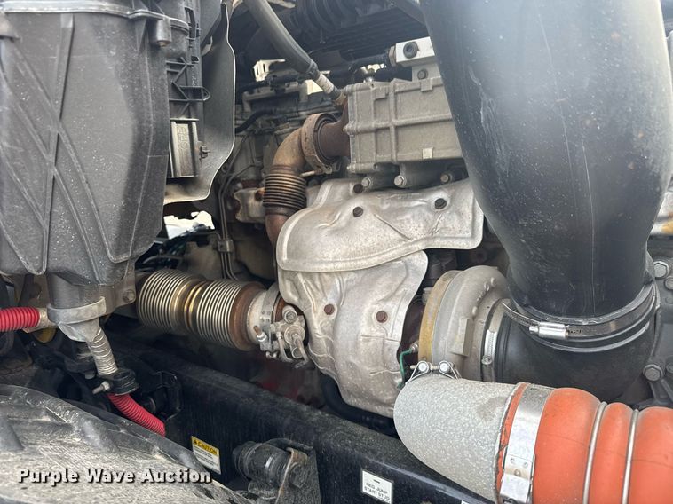 image for item EC3559 2020 Freightliner Cascadia 126 semi truck