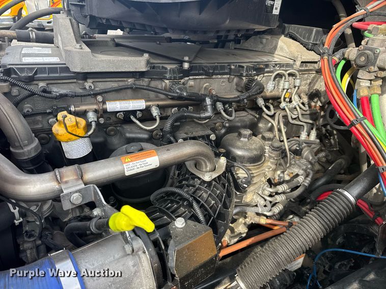 image for item EC3559 2020 Freightliner Cascadia 126 semi truck