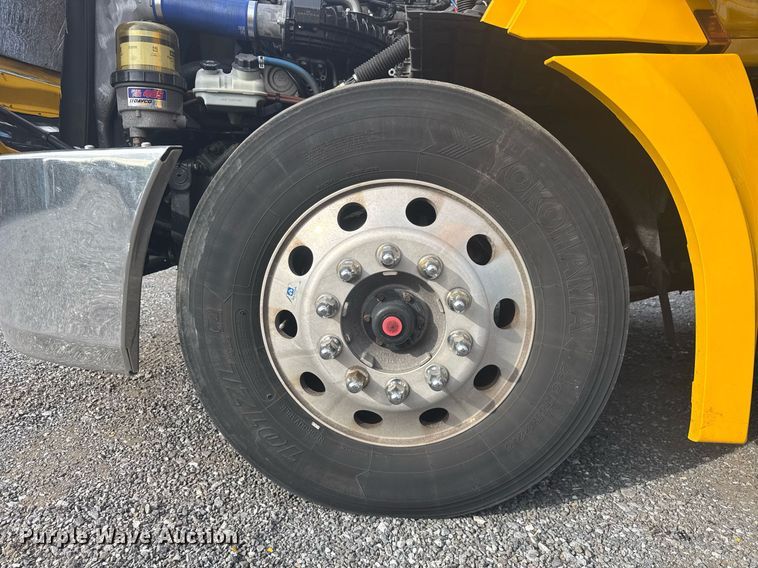 image for item EC3559 2020 Freightliner Cascadia 126 semi truck