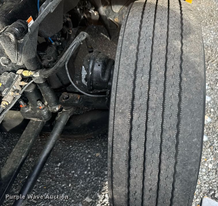 image for item EC3559 2020 Freightliner Cascadia 126 semi truck