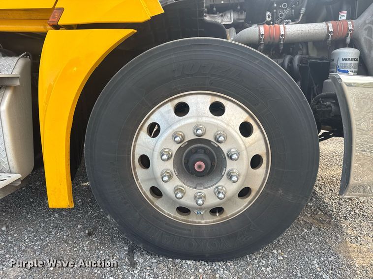 image for item EC3559 2020 Freightliner Cascadia 126 semi truck