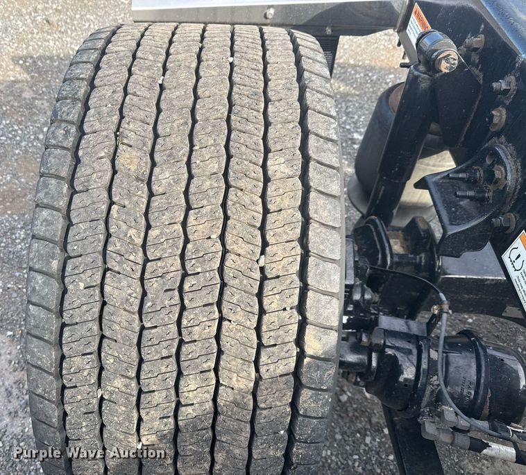 image for item EC3559 2020 Freightliner Cascadia 126 semi truck