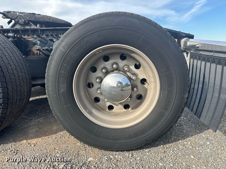 image for item EC3559 2020 Freightliner Cascadia 126 semi truck