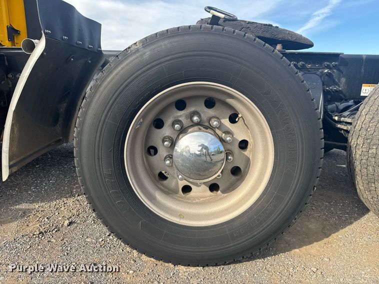 image for item EC3559 2020 Freightliner Cascadia 126 semi truck