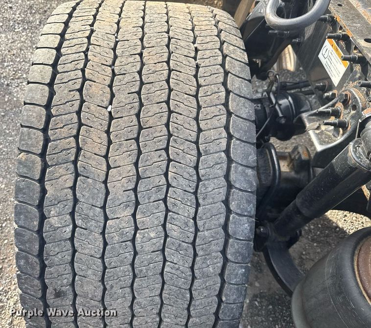 image for item EC3559 2020 Freightliner Cascadia 126 semi truck