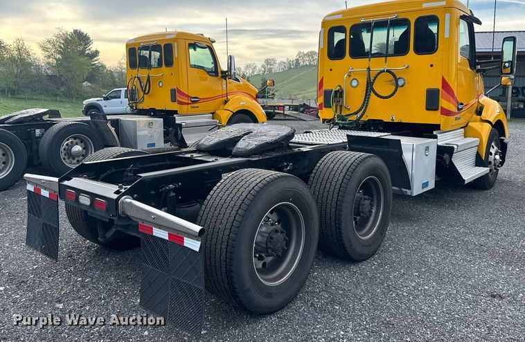 image for item EC3560 2022 Kenworth T680 semi truck