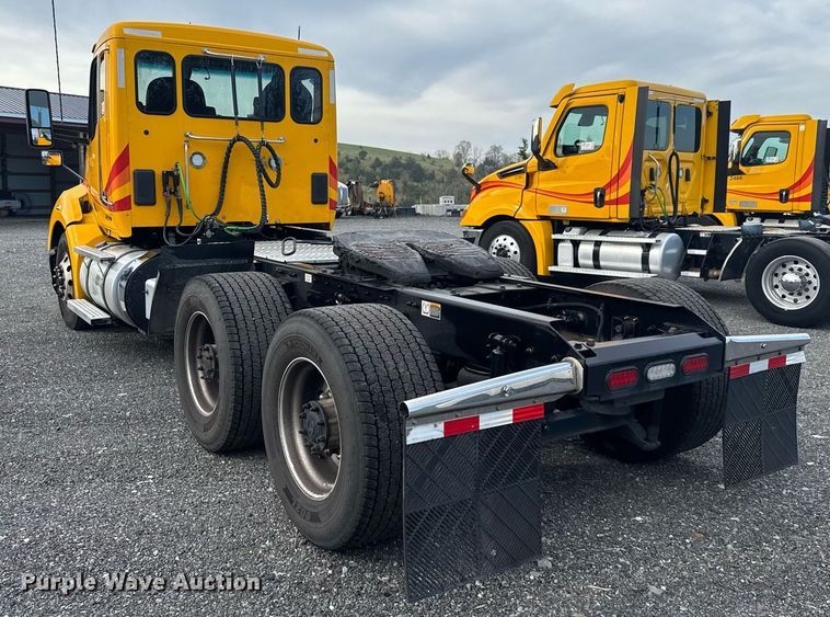 image for item EC3560 2022 Kenworth T680 semi truck