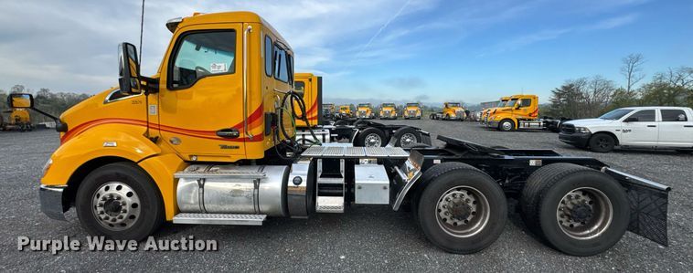 image for item EC3560 2022 Kenworth T680 semi truck