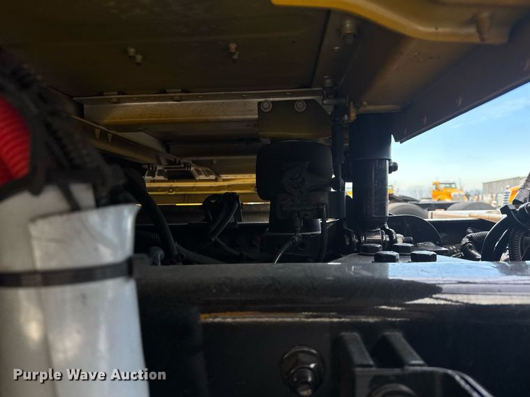 image for item EC3560 2022 Kenworth T680 semi truck