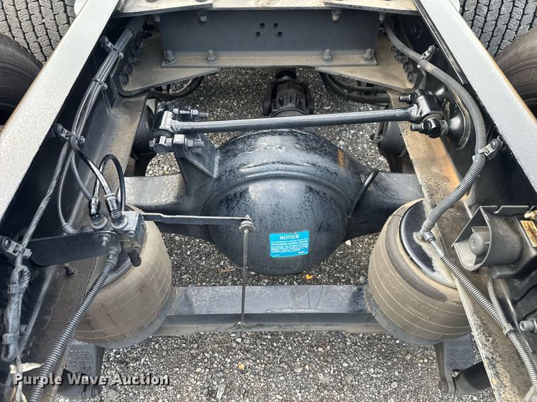 image for item EC3560 2022 Kenworth T680 semi truck