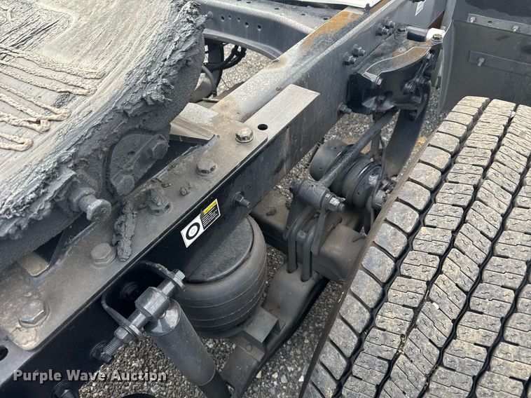 image for item EC3560 2022 Kenworth T680 semi truck