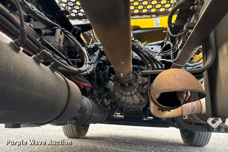 image for item EC3560 2022 Kenworth T680 semi truck