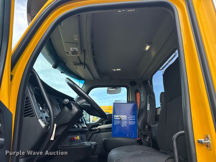 image for item EC3560 2022 Kenworth T680 semi truck