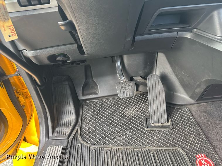 image for item EC3560 2022 Kenworth T680 semi truck