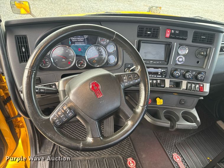 image for item EC3560 2022 Kenworth T680 semi truck