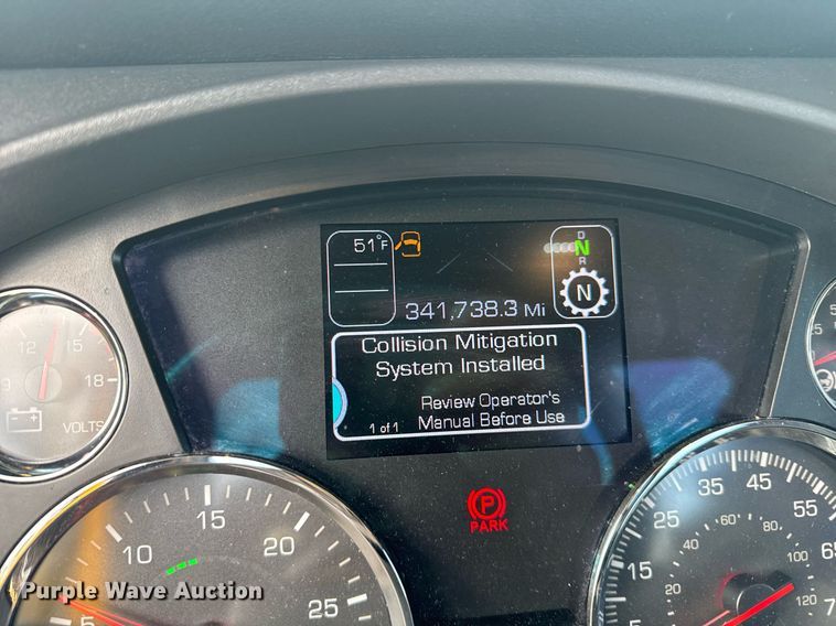 image for item EC3560 2022 Kenworth T680 semi truck