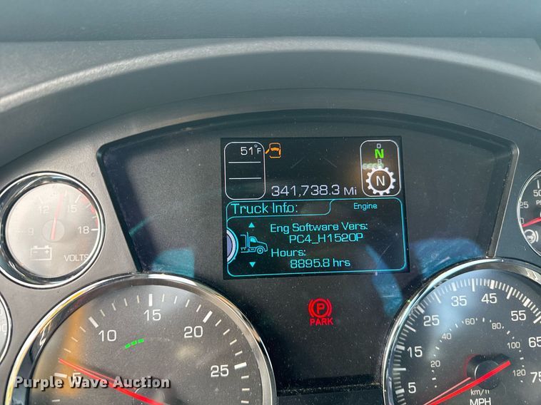 image for item EC3560 2022 Kenworth T680 semi truck