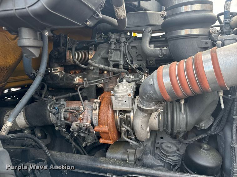 image for item EC3560 2022 Kenworth T680 semi truck