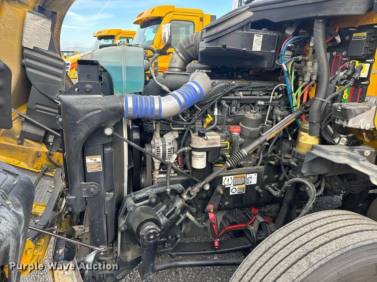 image for item EC3560 2022 Kenworth T680 semi truck