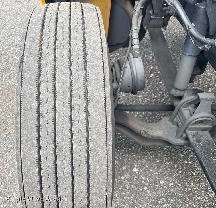 image for item EC3560 2022 Kenworth T680 semi truck