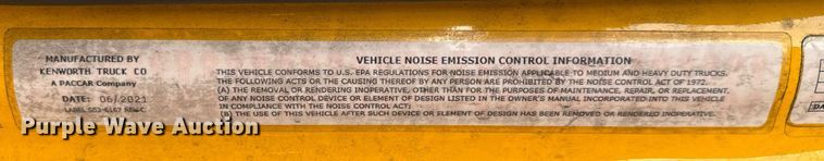 image for item EC3560 2022 Kenworth T680 semi truck