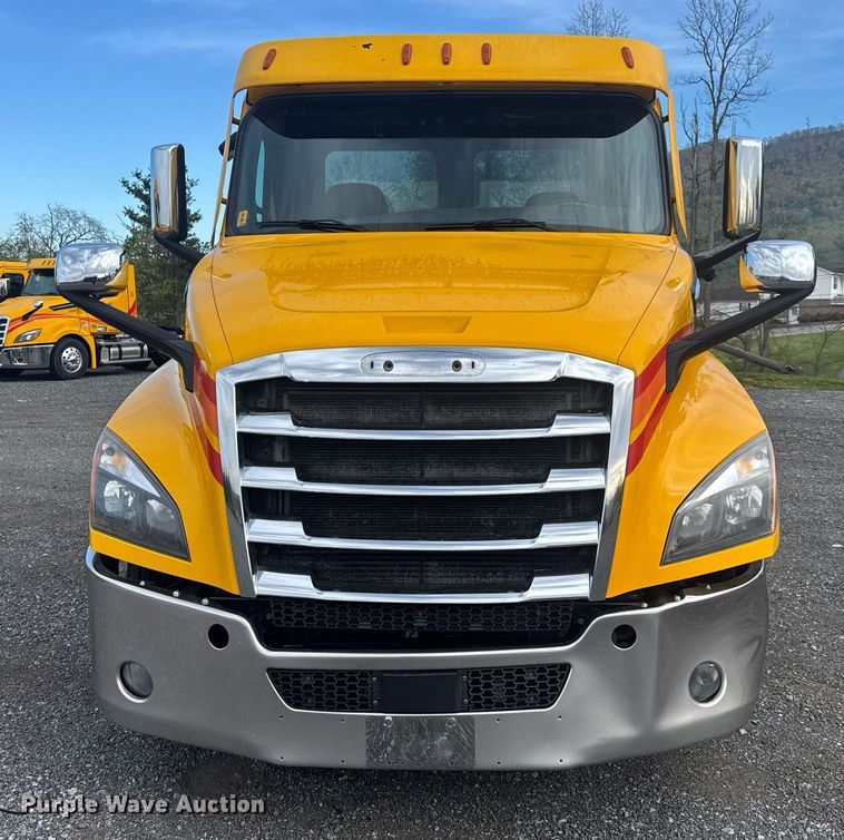 image for item EC3561 2021 Freightliner Cascadia 126 semi truck