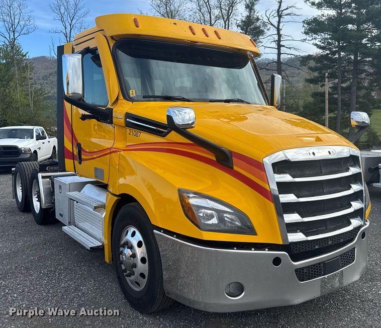 image for item EC3561 2021 Freightliner Cascadia 126 semi truck