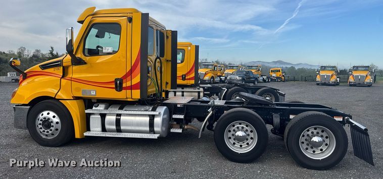 image for item EC3561 2021 Freightliner Cascadia 126 semi truck