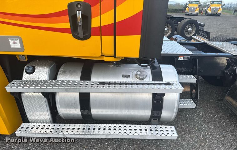 image for item EC3561 2021 Freightliner Cascadia 126 semi truck