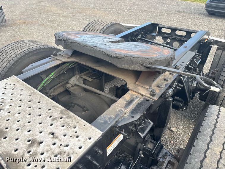 image for item EC3561 2021 Freightliner Cascadia 126 semi truck