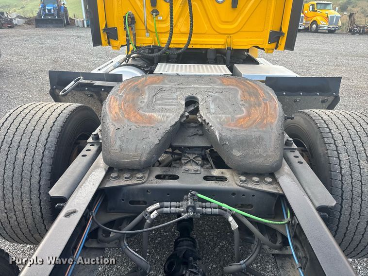 image for item EC3561 2021 Freightliner Cascadia 126 semi truck