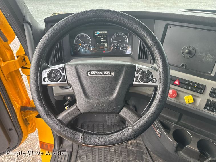 image for item EC3561 2021 Freightliner Cascadia 126 semi truck