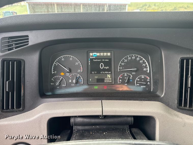 image for item EC3561 2021 Freightliner Cascadia 126 semi truck