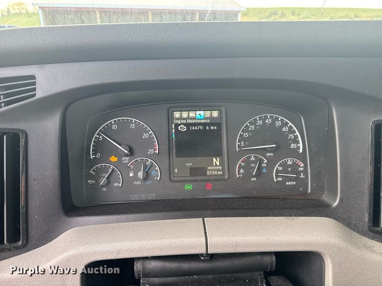 image for item EC3561 2021 Freightliner Cascadia 126 semi truck