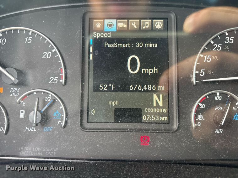 image for item EC3561 2021 Freightliner Cascadia 126 semi truck