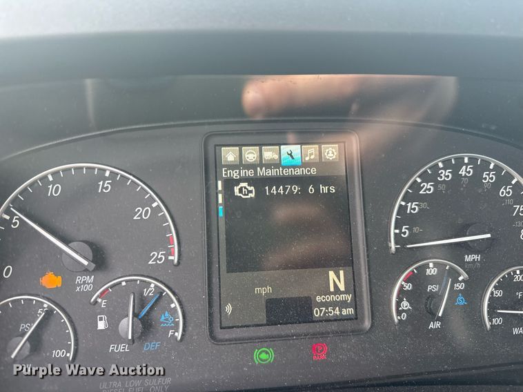 image for item EC3561 2021 Freightliner Cascadia 126 semi truck