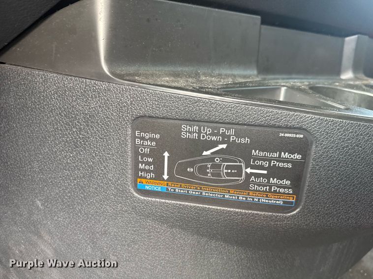 image for item EC3561 2021 Freightliner Cascadia 126 semi truck