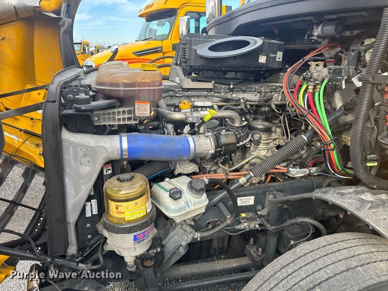 image for item EC3561 2021 Freightliner Cascadia 126 semi truck